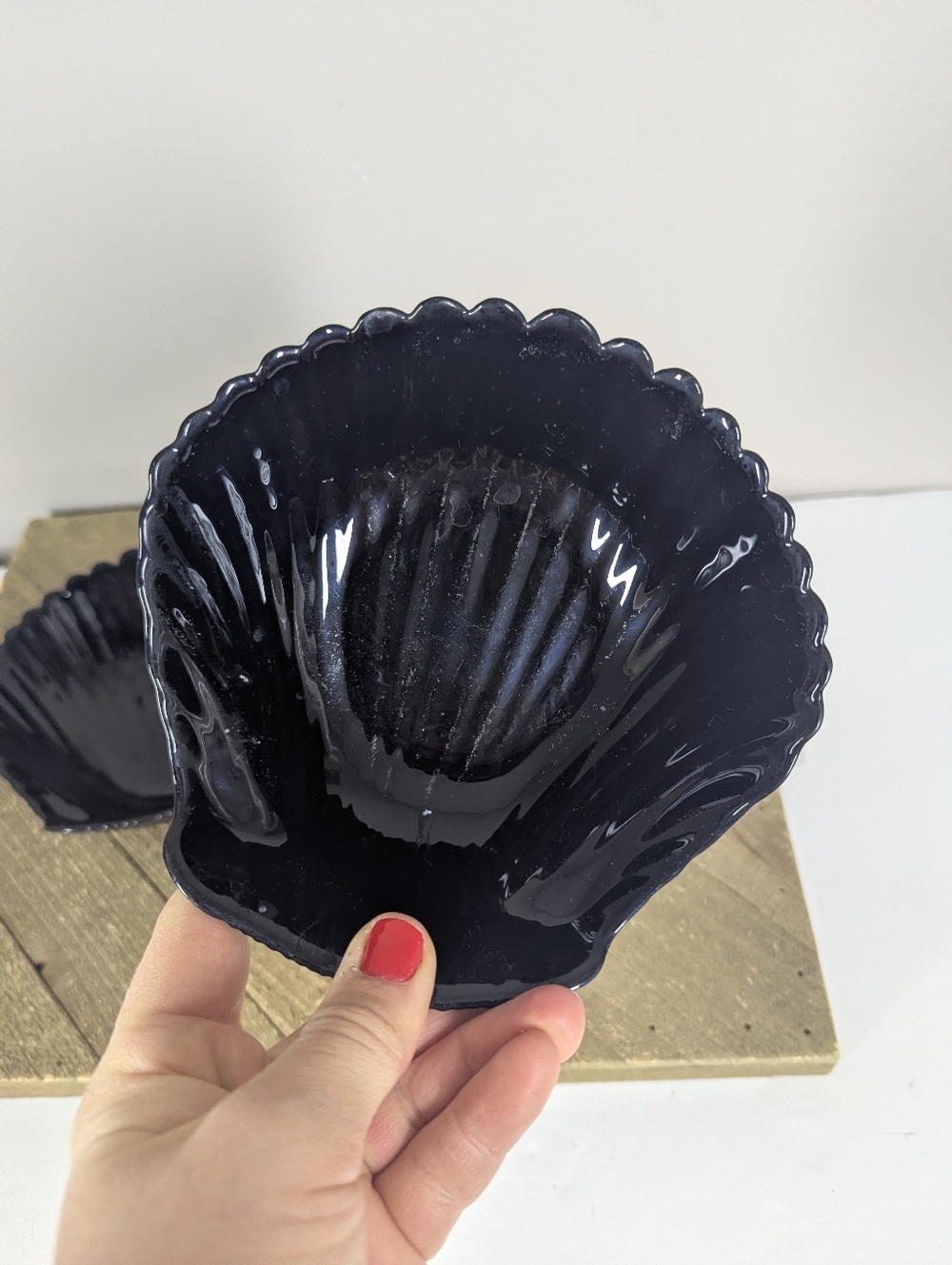 Vintage Black Glass Shell Bowls Set of 2 Coastal Decor Scallop Dish - Picture 7 of 7